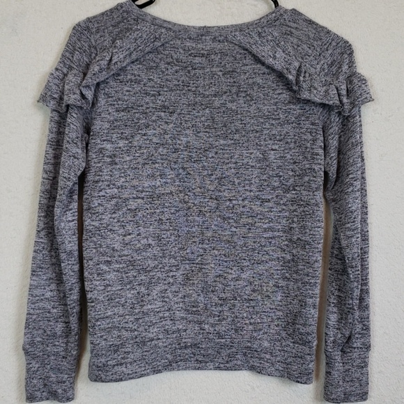 3/$15 Beau tissu long sleeve with ruffled shoulder - Picture 4 of 4